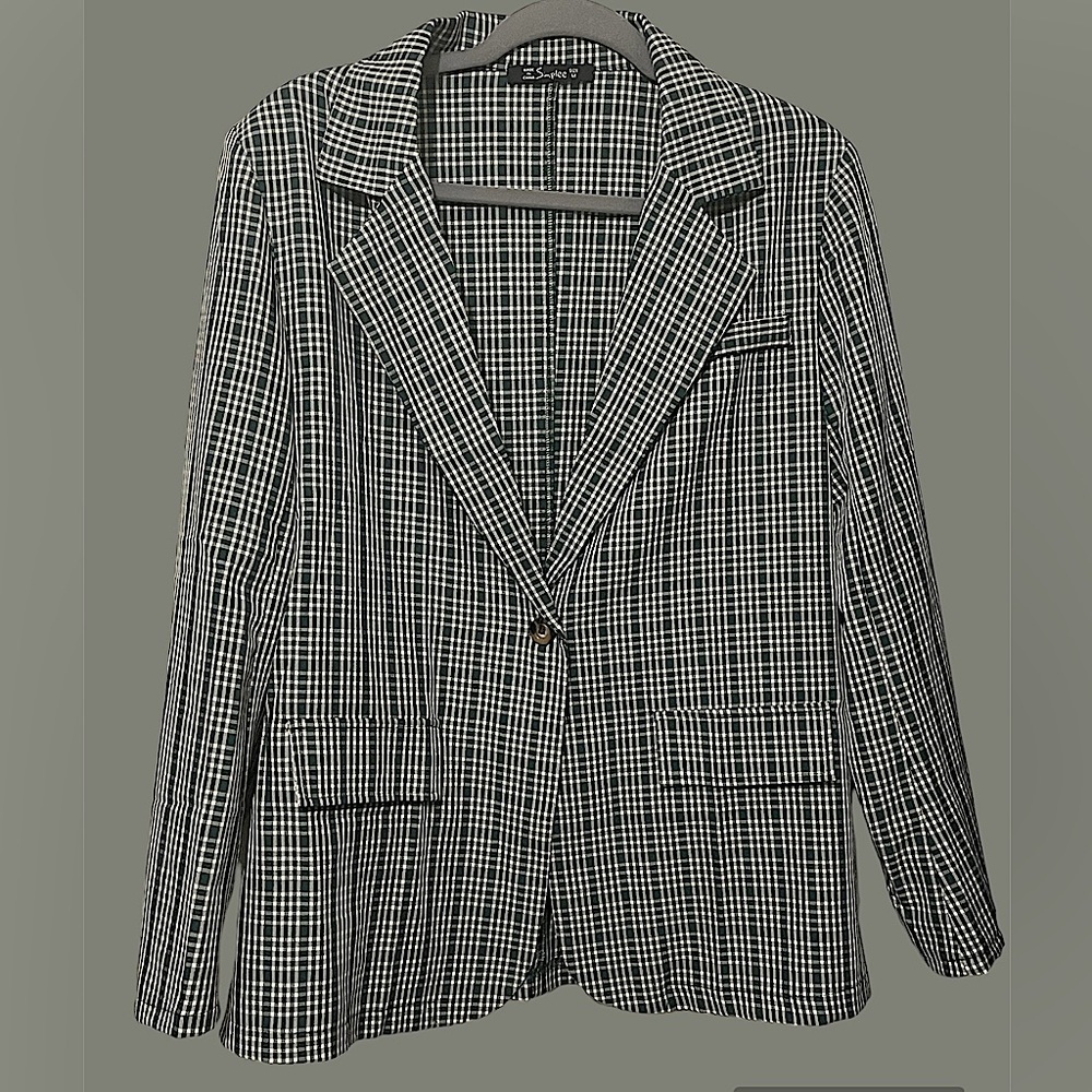 Perfect Plaid green jacket with button